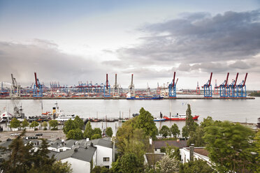 Germany, Hamburg, View of Ovelgoenne Harbour Museum and container ship harbour - MS002898