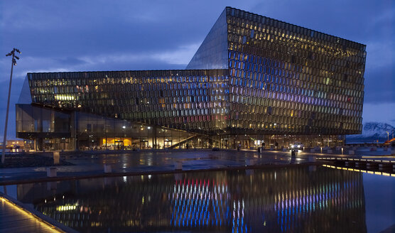 Island, Reykjavik, Blick auf die HARPA-Konzerthalle und das Konferenzzentrum - BSC000245