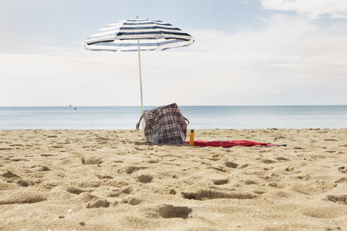 Spain, Beach umbrella and towel at Palma de Mallorca - SKF001195