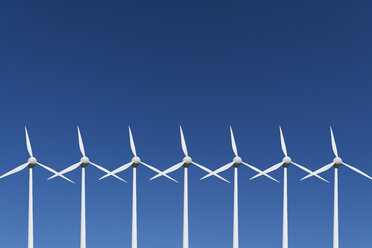 Deutschland, Bayern, Windrad gegen blauen Himmel - TCF003380