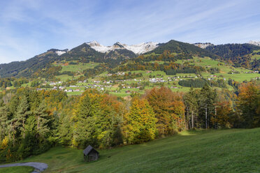 Austria,Vorarlberg, View of Thuringerberg Village and Walserkamm mountains in Great Walser Valley - SIE003614