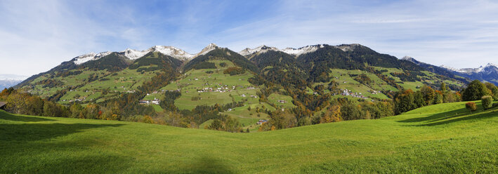 Austria, Vorarlberg, View of Sankt Gerold and Blons village and Walserkamm mountain in Great Walser Valley - SIEF003615