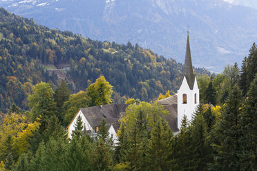 Österreich, Vorarlberg, Blick auf das Kloster St. Gerold und das Große Walsertal - SIE003626