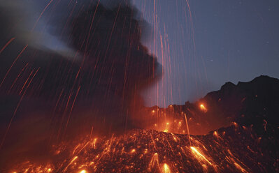 Japan, Blick auf den Lavaausbruch von Sakurajima - MR001297