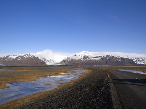 Island, Blick auf das Schmelzwasser der Gletscherlagune Jokulsarlon in der Nähe der Ringstraße Nr. 1, lizenzfreies Stockfoto
