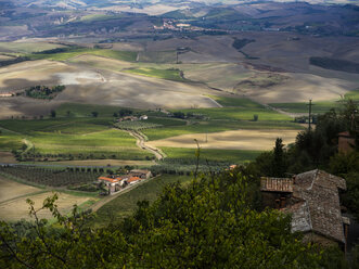 Italien, Blick auf die Toskana von Montalcino aus - LF000531