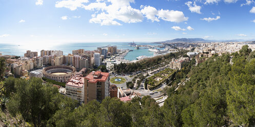 Spain, Malaga, View from Alcazaba castle and La Malagueta at port - WW002846