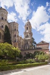 Spanien, Malaga, Blick auf die Kathedrale von Malaga - WW002851