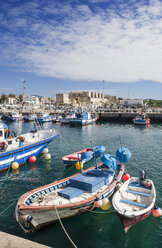 Spain, View of fishing harbour and Castillo Guzman El Bueno - WW002860