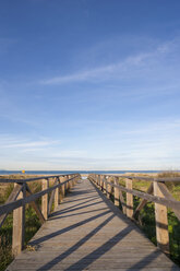 Spain, View of jetty at Costa de la Luz - WWF002866