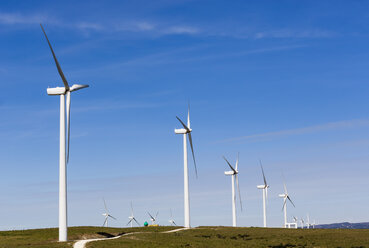 Spanien, Blick auf eine Windmühle - WW002872