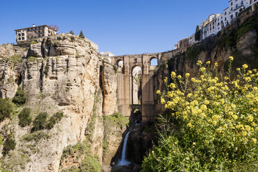 Spanien, Ronda, Blick auf die Brücke Puente Nuevo in Ronda - WWF002882