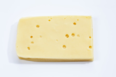 Maasdammer Käsescheiben auf weißem Hintergrund, lizenzfreies Stockfoto