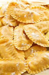 Ravioli filled with tomatoes on chopping board, close up - MAEF006380