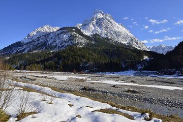 Österreich, Tirol, Karwendelgebirge im Schnee - ESF000366