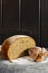 Roggenbrot auf Serviette - ONF000134