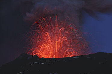 Iceland, View of lava erupting from Eyjafjallajokull - MR001336