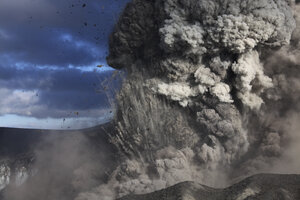 Island, Blick auf den Lavaausbruch des Eyjafjallajokull - MR001349
