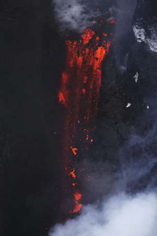 Island, Blick auf den Lavaausbruch des Eyjafjallajokull Fimmforduhals, 2010, lizenzfreies Stockfoto