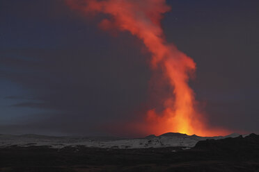 Island, Blick auf den Lavaausbruch des Eyjafjallajokull Fimmforduhals, 2010 - MR001370