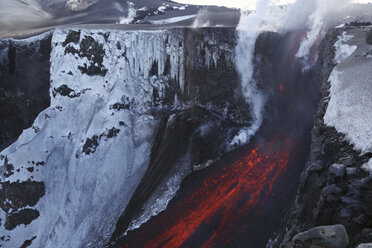 Island, Blick auf den Lavaausbruch des Eyjafjallajokull Fimmforduhals, 2010 - MR001374