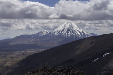 Neuseeland, Blick auf den Vulkan Ngauruhoe - MR001402