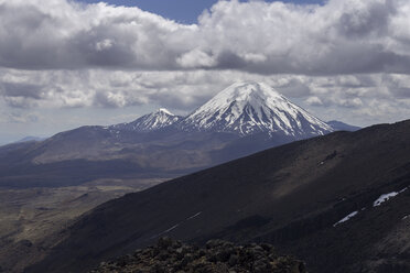 New Zealand, View of Ngauruhoe volcano - MR001402