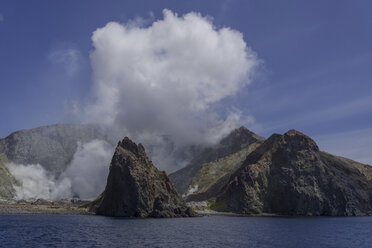 Neuseeland, Blick auf den Vulkan White Island - MR001415