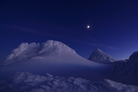 Neuseeland, Blick auf den Mount Taranaki bei Nacht, lizenzfreies Stockfoto