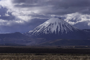 Neuseeland, Blick auf den Vulkan Ngauruhoe - MR001391