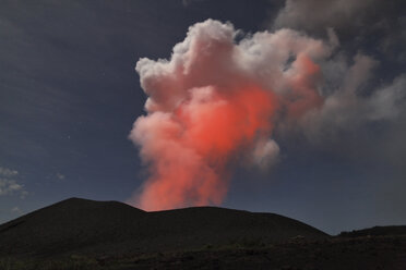 Vanuatu, Insel Tanna, Blick auf den Ausbruch des Vulkans Yasur - RM000483