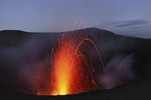 Vanuatu, Tanna Island, View of lava erupting at Yasur volcano - MR001443