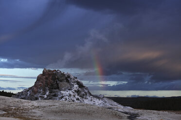 Blick auf den White Dome Geysir im Yellowstone National Park - MR001355