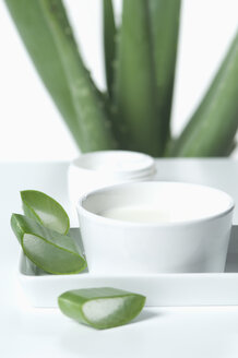 Geschnittene Aloe Vera mit Schale, Nahaufnahme - ASF004895