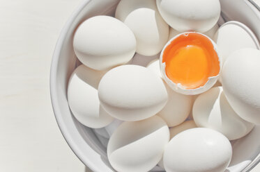 Bowl of white eggs - LVF000005