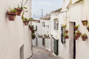 Spain, View of alley in Arcos de la Frontera - WVF000335