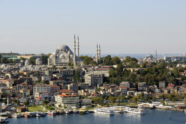 Turkey, Istanbul, View of Suleiman Mosque in city - LH000017