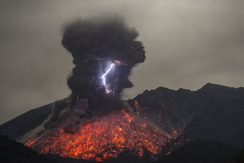 Japan, View of lightning and lava erupting from Sakurajima volcano - RM000484