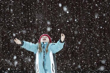 Austria, Girl trying to catch snowflakes - CWF000034