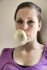 Germany, Portrait of teenage girl chewing bubble gum - ONF000169
