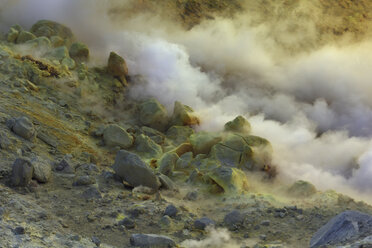 Bolivien, Blick auf den Vulkan Irrupuntucu - RM000600