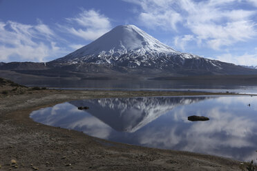 Chile, Blick auf den Vulkan Parinacota - RM000503