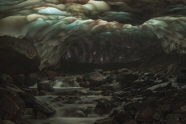 Russland, Blick auf die Eishöhle auf Kamtschatka - RM000514