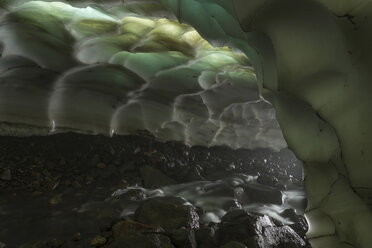 Russland, Blick auf die Eishöhle auf Kamtschatka - RM000515