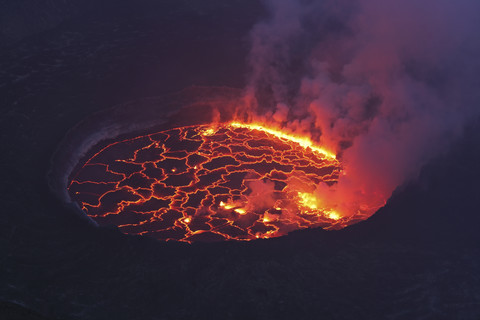 Afrika, Kongo, Blick auf die Lava des Vulkans Nyiragongo, lizenzfreies Stockfoto