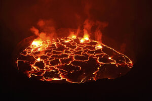 Afrika, Kongo, Blick auf die Lava des Vulkans Nyiragongo - RM000549