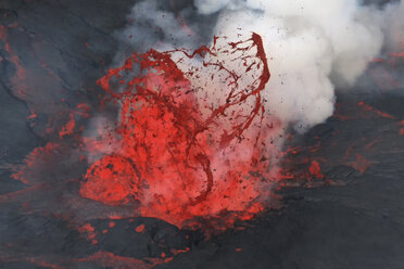 Afrika, Kongo, Blick auf den Lavaausbruch des Vulkans Nyiragongo - RM000601