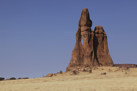 Afrika, Tschad, Blick auf eine Felsformation im Ennedi-Gebirge, lizenzfreies Stockfoto