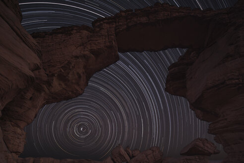 Africa, Chad, View of star trail and rock formation at Ennedi range - RM000556