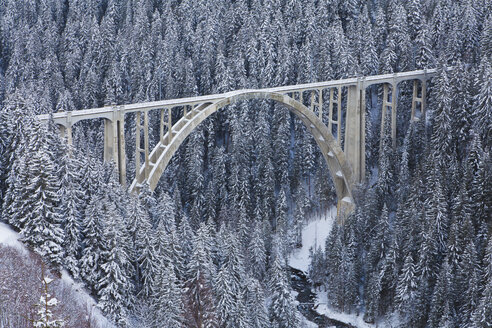 Switzerland, View of Langwieser Viaduct bridge - WDF001685